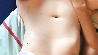 Ich liege nackt auf meinem Bett