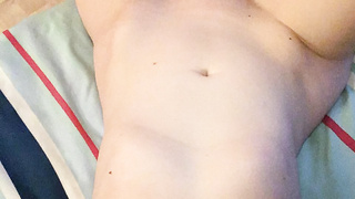 Ich liege nackt auf meinem Bett