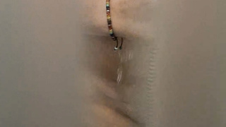 Naturbusen beim Duschen bereit besahmt zu werden