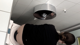 Bekante auf der Toilette aufgenommen