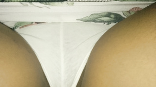 Unter den Rock geschaut bei meiner Frau