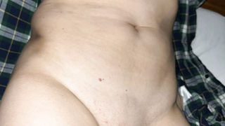 Ich nach dem Duschen nackt im Bett