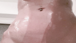 Nadine in der Badewanne