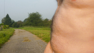 Nackter Mann im Freien 2