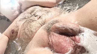 Kleiner Penis in der Wanne und mehr geiles