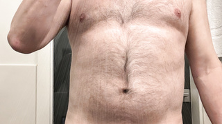 Heiß und sexy im Hotelbad im Urlaub