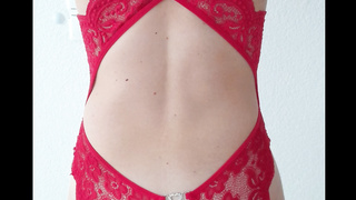 Geil in roten Dessous