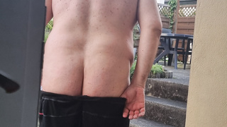 Nach der Arbeit am Wochenende nackt ausgezogen