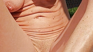 Hängetitten beim FKK