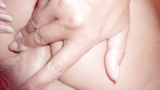 Meine schöne Freundin liebt es, schön zu entspannen