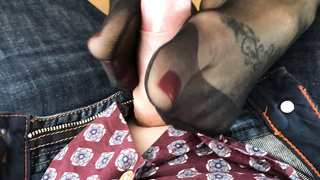 Bestrumpfte Füsse massieren Schwanz