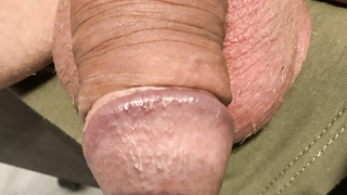 Kleiner Penis im Ouvertslip der Freundin