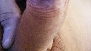 Ich verwöhne meinen Schwanz gerne