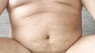 Schwanz wichsen mit 800gr. hodengewichte.