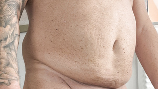 Schwanz wichsen mit 800gr. hodengewichte.