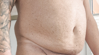 Schwanz wichsen mit 800gr. hodengewichte.