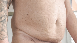 Schwanz wichsen mit 800gr. hodengewichte.