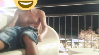 Nackt im Hotel in Italien