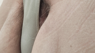 Oma im grauen Höschen