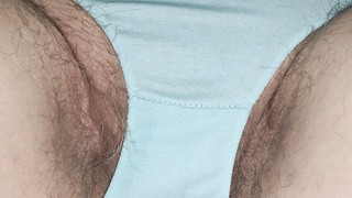 Oma im blauen Höschen