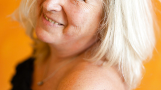 Reife Blondine mit großen Brüsten Teil 2