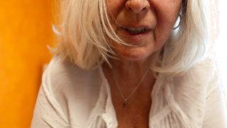 Reife Blondine mit großen Brüsten Teil 2