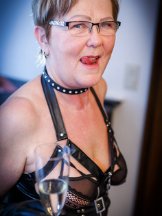 Heiße Milf mit geilem Outfit