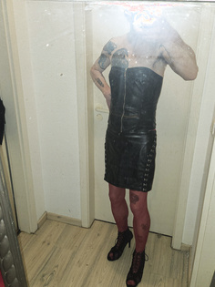 Leder, Strapsgürtel,Nylons u. Highheels