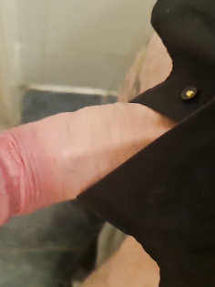 Steifer Penis im Büro :)