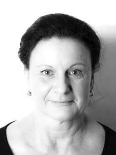 Fotoshooting mit vollbusiger Gilf-Lady