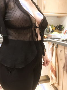 Silke in durchsichtiger Bluse