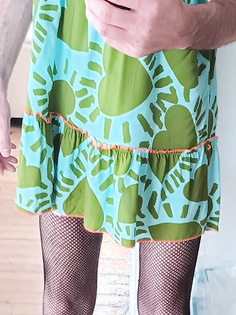 Kleid und Netzstrumpfhosen