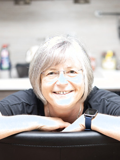 Sie präsentiert mir ihre geilen Löcher