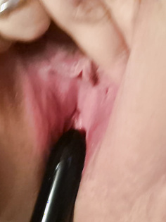 Meine Freundin spielt mit ihrem Toy