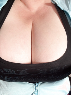 Big Boobs kann ich ohne BH zur Arbeit?
