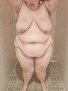 Meine Frau unter der Dusche