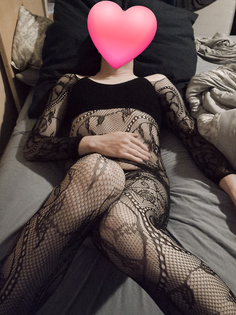 Warten im Catsuit...