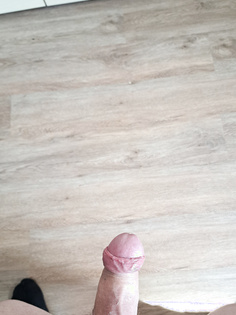 Hier ein paar Bilder von mein feuchten steifen Schwanz