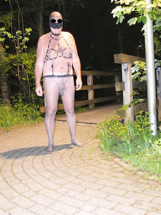 Spaziergang in Strumpfhose