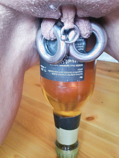 Die Bierflasche in der Muschi