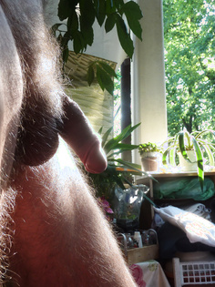 Bin wieder mal nackt auf dem Balkon