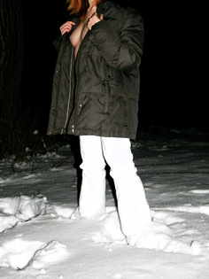 Nackt im neuen Schnee