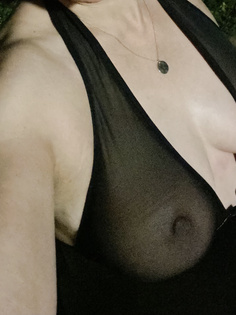 Auf dem Weg zum Swingerclub im Sexy Outfit