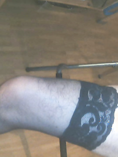 Neue Strümpfe und Höschen