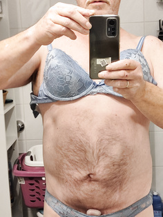 Ich liebe die Unterwäsche meiner Frau