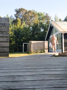 Auf dem Weg vom Poolhaus