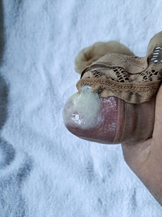 Mit den Halterlosen Strümpfen meiner Frau gewichst