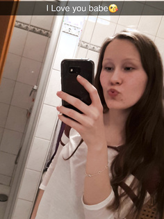 Wer will meine geile Freundin nackt sehen?