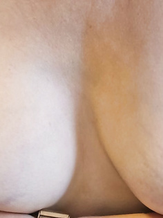 Die Titten meiner Frau.