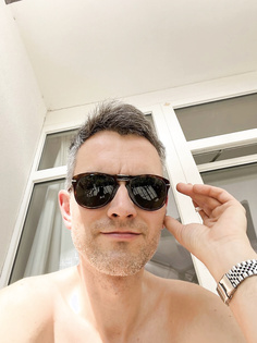 Das bin ich mal ein paar Bilder von mir, hoffe es gefällt:)